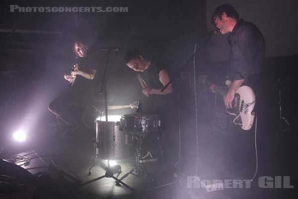 A PLACE TO BURY STRANGERS - 2024-04-23 - PARIS - Petit Bain - Oliver Ackermann - John Fedowitz - Sandra Fedowitz